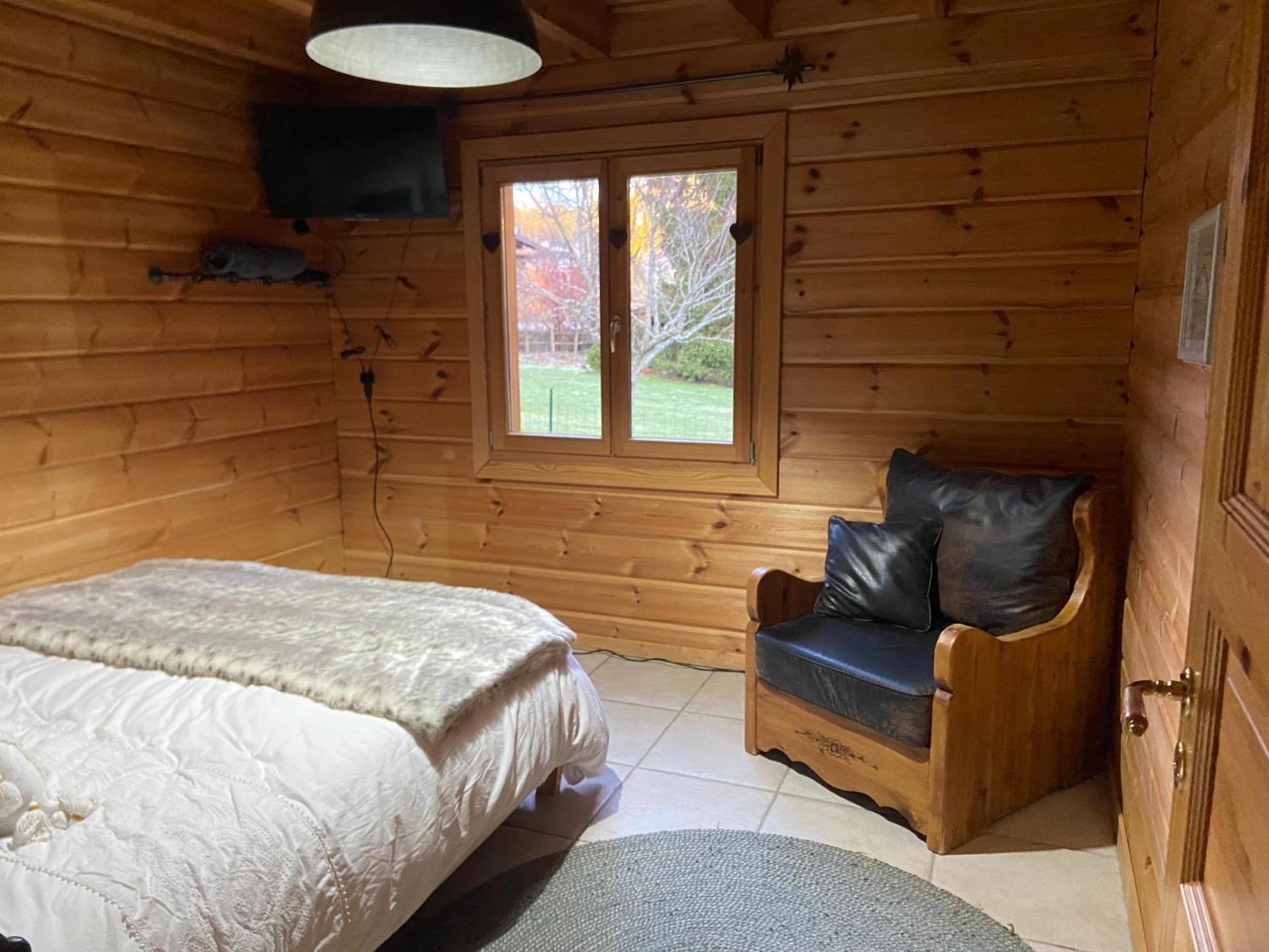 Homestay Les Savagnieres - *